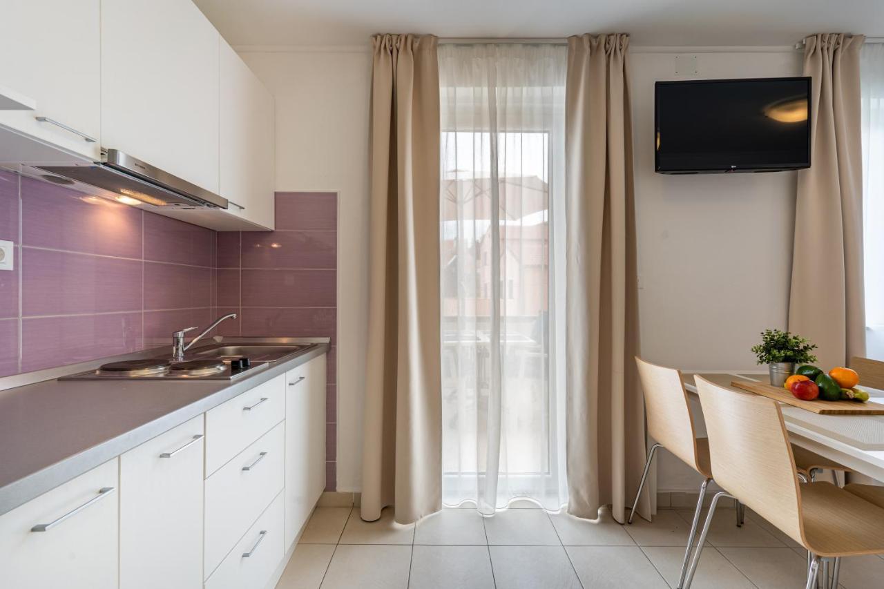 Dolac Apartment *